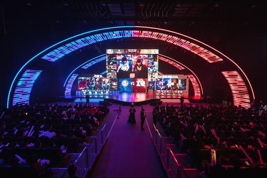 这种顽强的 这种顽强的